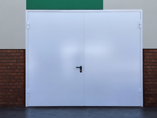 Белые огнестойкие ворота