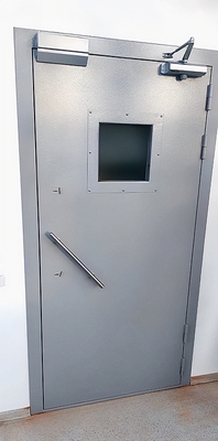 Дверь с окном и доводчиком Дверь с окном и доводчиком